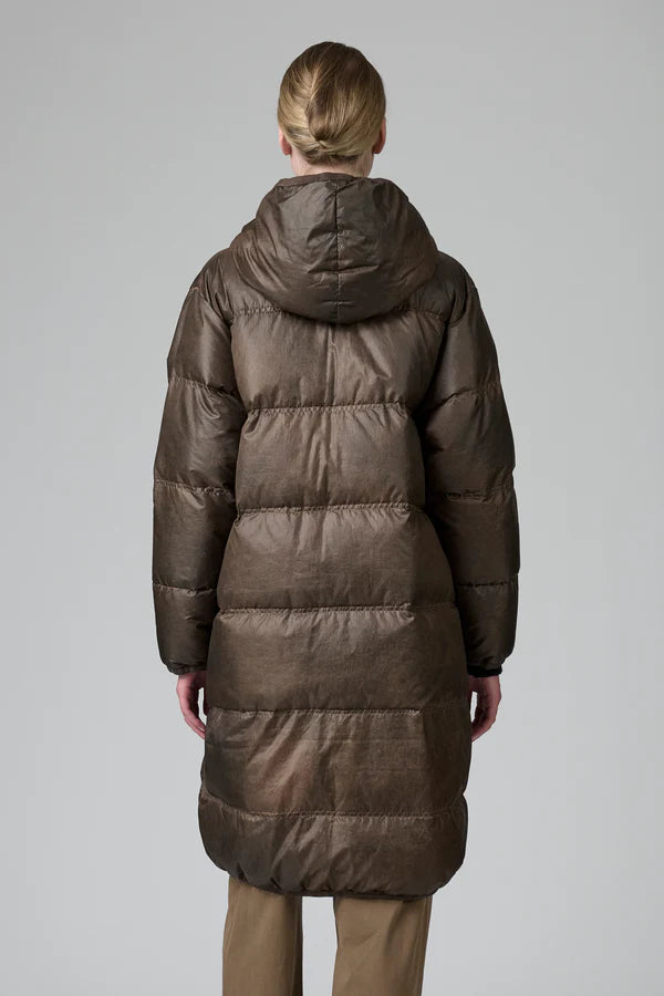 Cold-dyed nylon quilted down jacket with hood