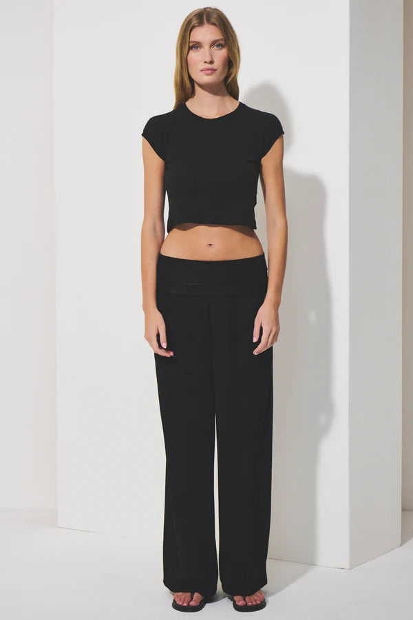 Round-neck t-shirt with raglan sleeve in cotton jersey crepe with contrasting fabric on neckline