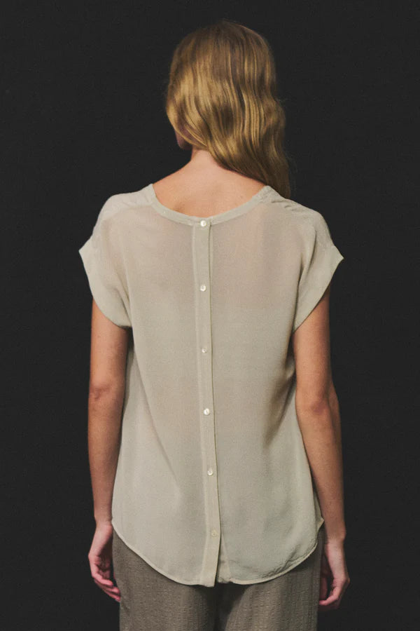 Wide-shoulder, rounded v-neck tank top with mid back buttons in light linen and viscose inserts