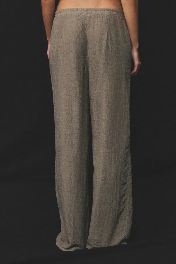 Wide leg lined trousers with elastic waistband in cotton and viscose seersucker