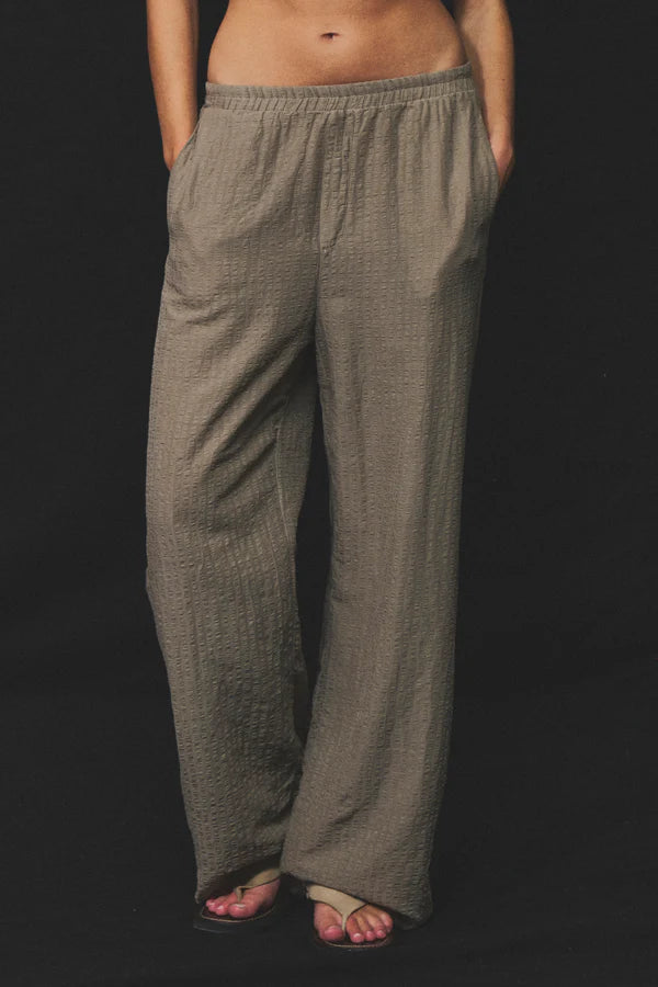 Wide leg lined trousers with elastic waistband in cotton and viscose seersucker