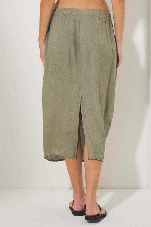 Long skirt with front pleats in viscose georgette with elastic at the waist on the back
