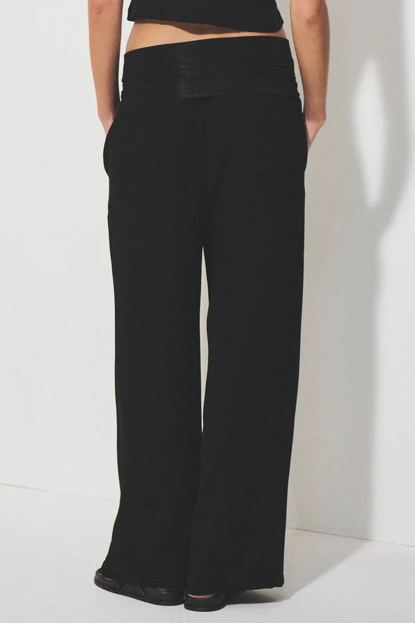 Long wide-leg trousers with elastic waistband in micro-textured stretch viscose
