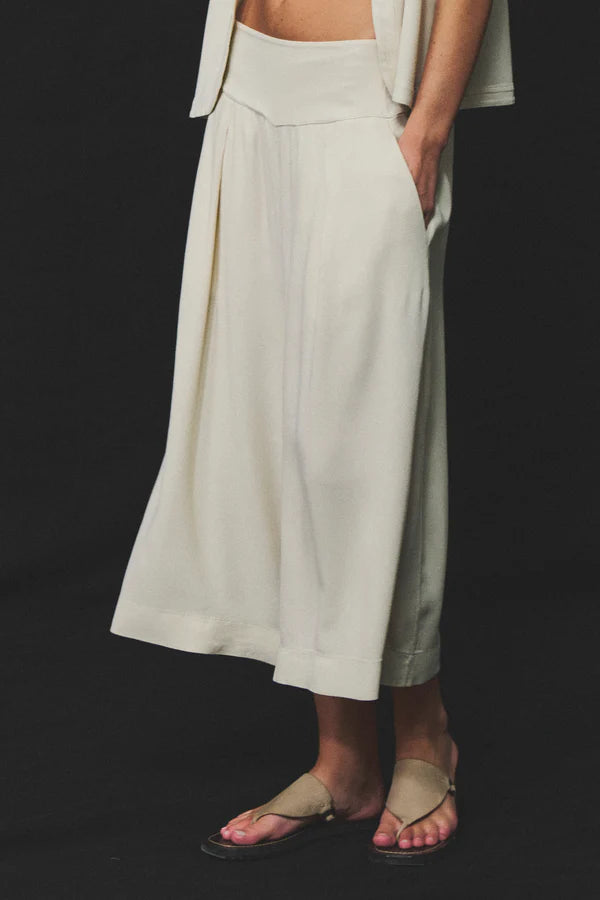 Calf-length trousers with wide leg and elastic on the back in micro-textured stretch viscose