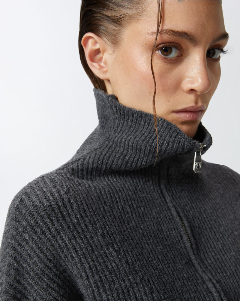 Ribbed jumper with zip neck