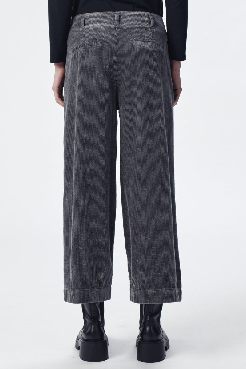 Wide leg cropped pant in stretch cotton and viscose corduroy