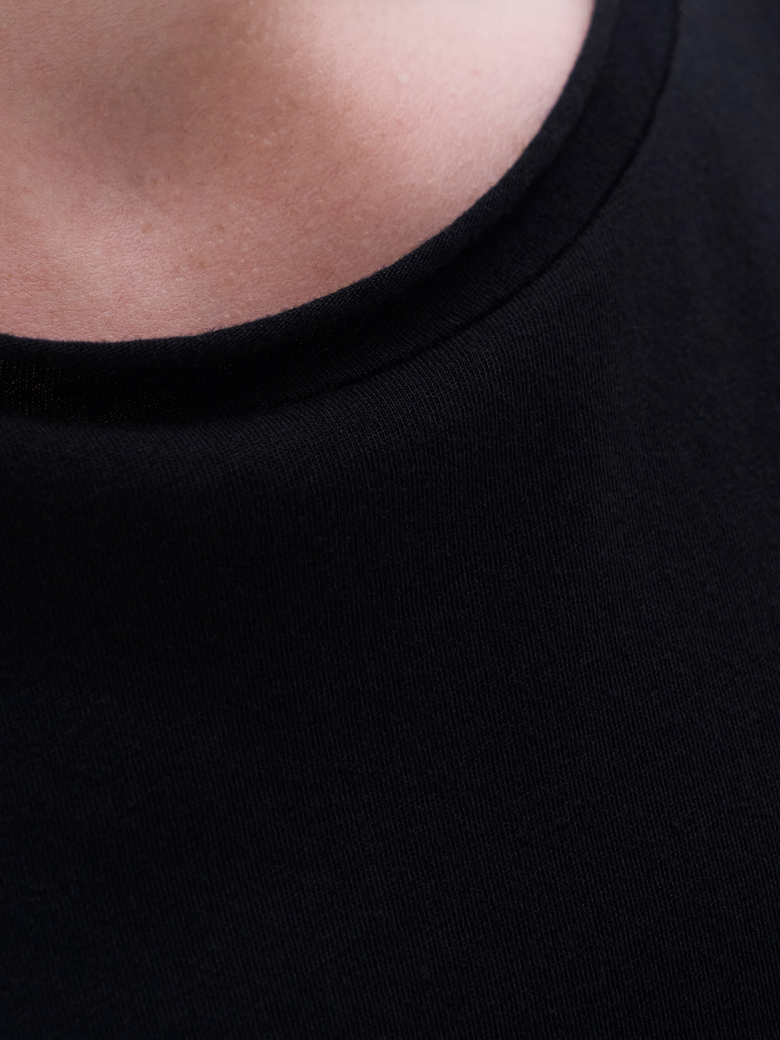 ROLL NECK TEE BLACK