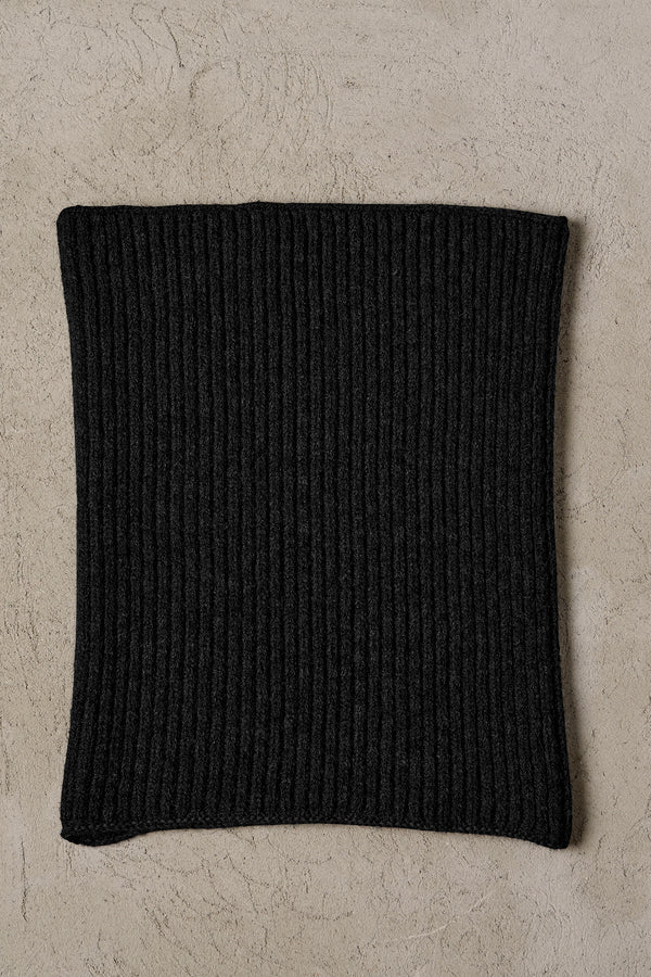 Snood in virgin wool cablé rib BLACK