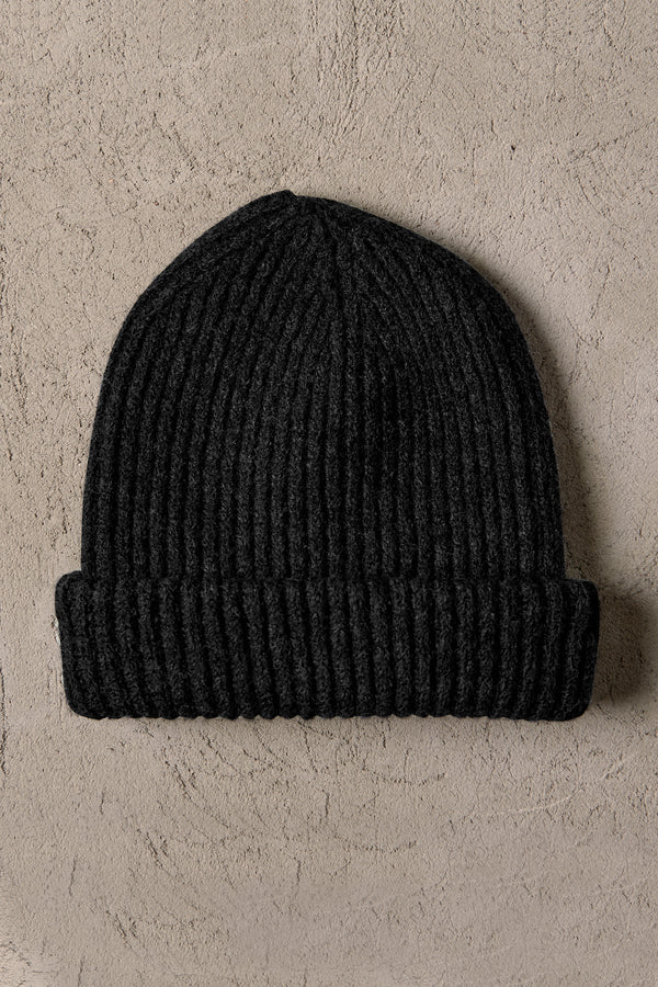 Cablé virgin wool ribbed cap